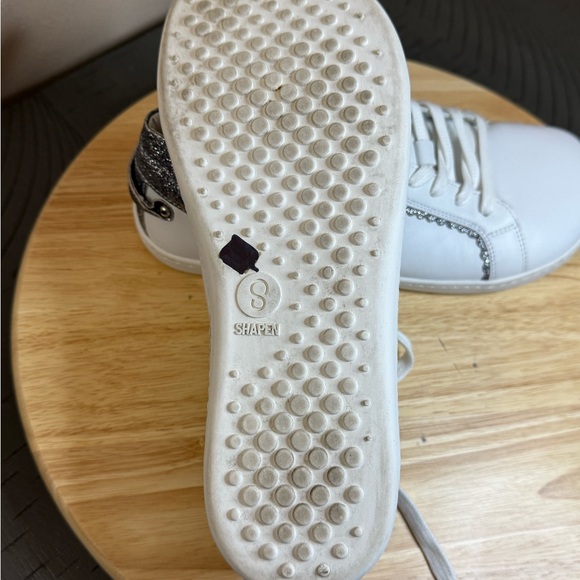 Shapen women’s Feelin Chic Leather Sneaker - Picture 8 of 9